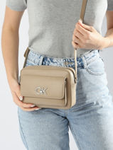 Cross Body Tas Re-lock Gerecycleerd Polyester Calvin klein jeans Beige re-lock K611083-vue-porte