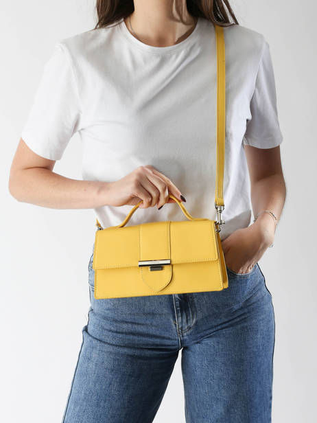 Cross Body Tas Paris Ily Leder Lancaster Geel paris ily 10 ander zicht 1