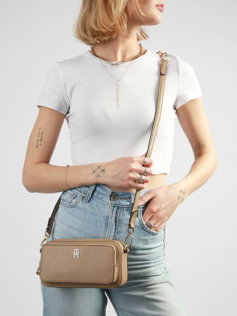 Cross Body Tas Th Daily Tommy hilfiger Bruin th daily AW18377 ander zicht 1